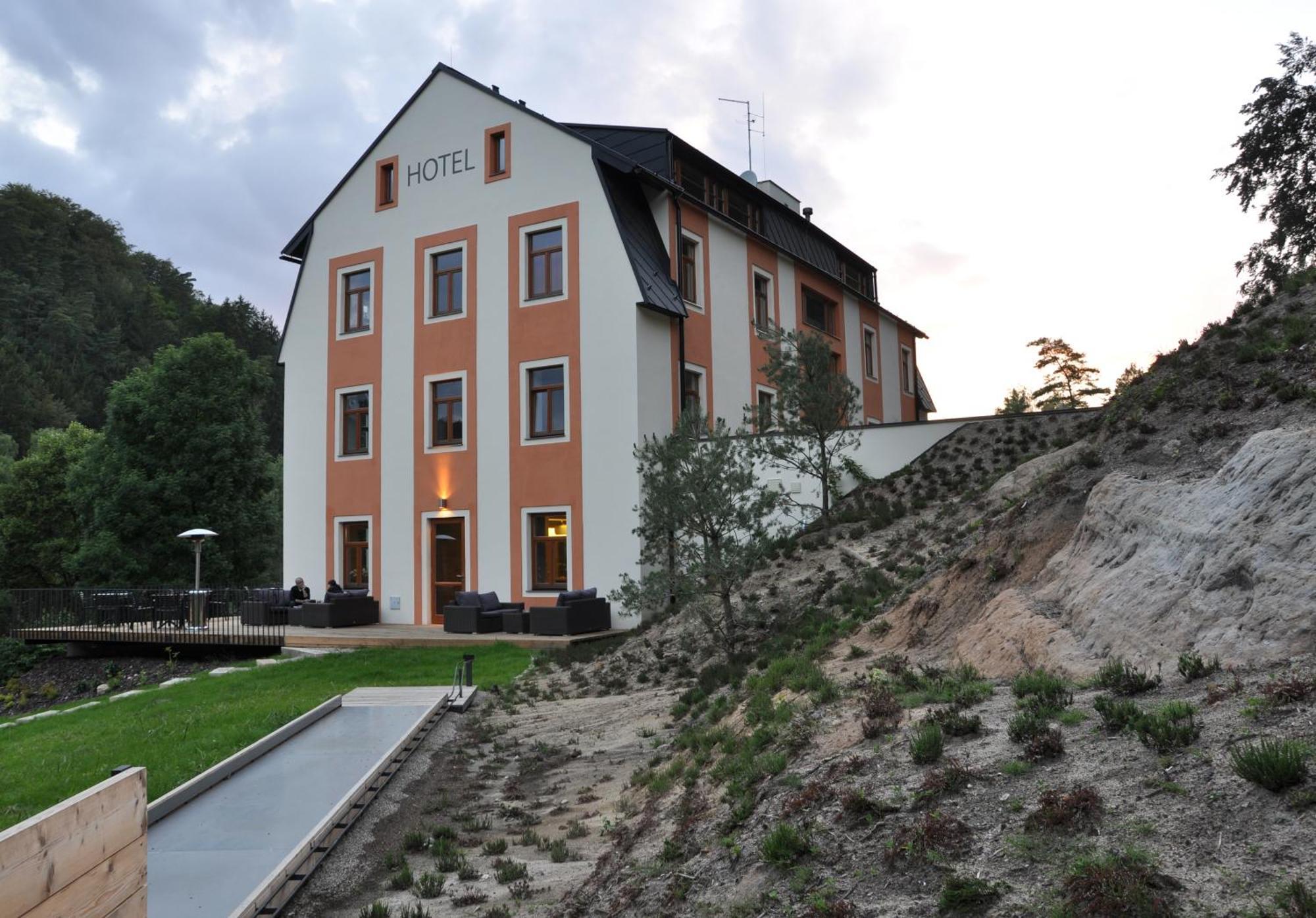 Hotel Kokorin Екстер'єр фото